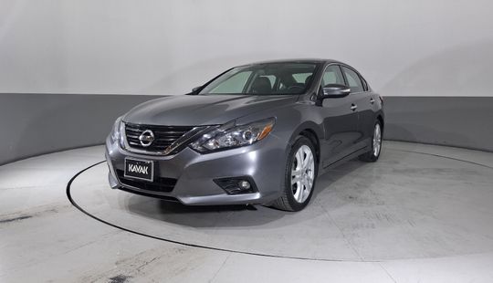 Nissan • Altima