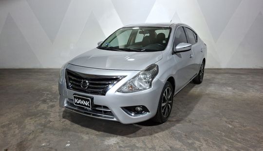 Nissan • Versa