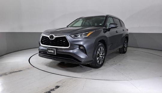 Toyota • Highlander