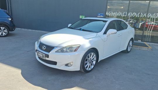 Lexus • IS