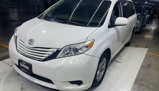 Toyota • Sienna