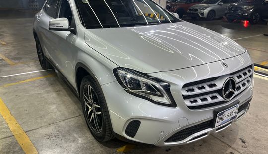 Mercedes Benz • Clase GLA