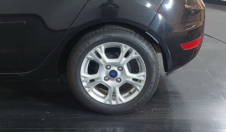 Ford Fiesta 1.6 SEL AT Hatchback 2017