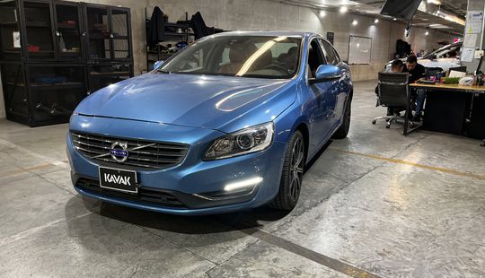 Volvo • S60