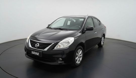 Nissan • Versa