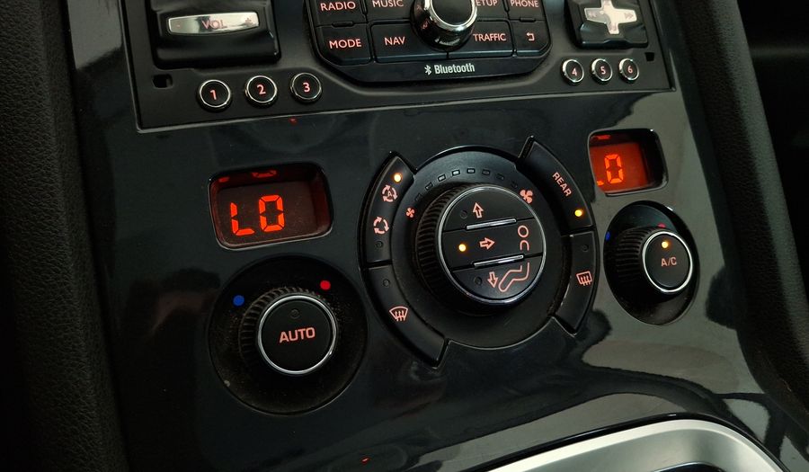 Peugeot 5008 2.0 HDI ALLURE AUTO Minivan 2015