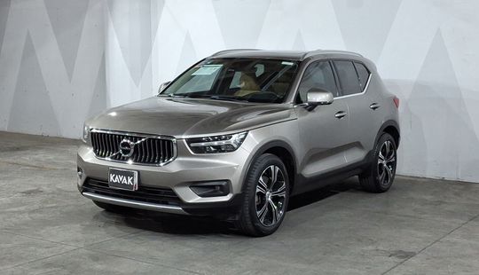 Volvo • XC40
