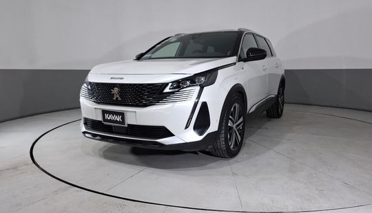 Peugeot • 5008