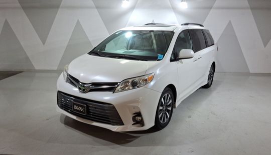 Toyota • Sienna