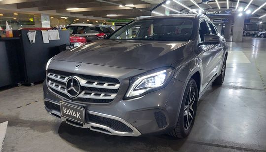 Mercedes Benz • Clase GLA