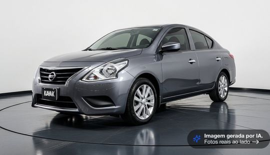 Nissan • Versa