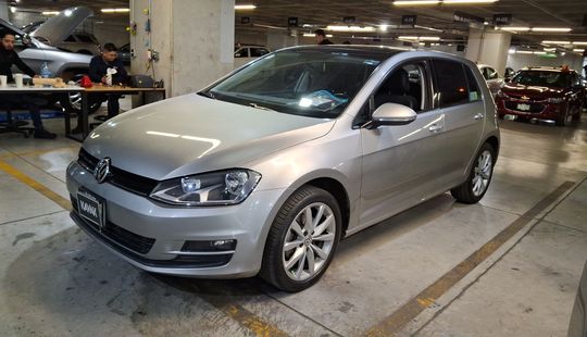 Volkswagen • Golf