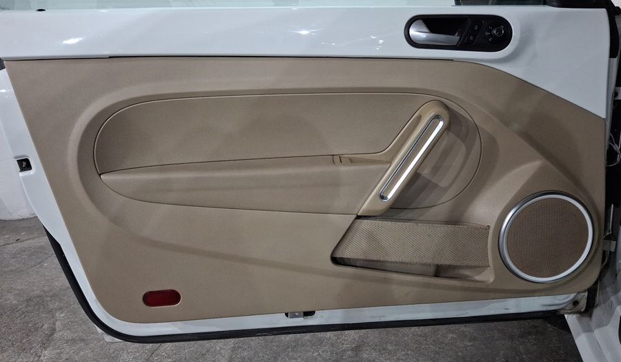 Volkswagen Beetle 2.5 SPORTLINE MT Hatchback 2016