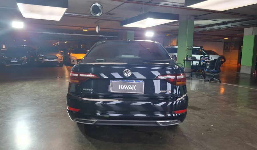 Volkswagen Vento 1.4 TSI HIGHLINE 250 AUTO Sedan 2020