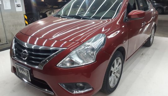 Nissan • Versa