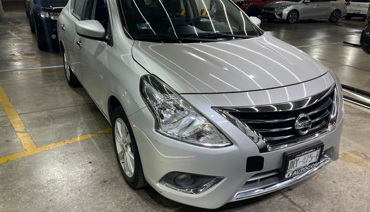 Nissan • Versa