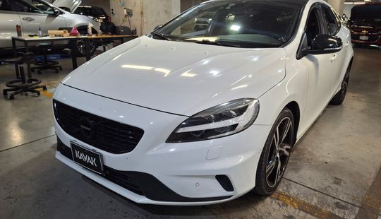 Volvo • V40