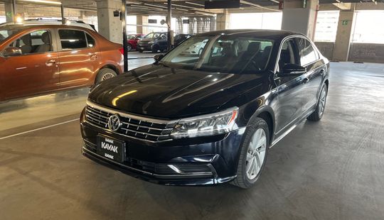 Volkswagen • Passat