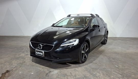 Volvo • V40