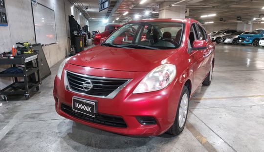 Nissan • Versa