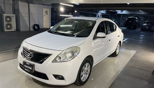 Nissan • Versa