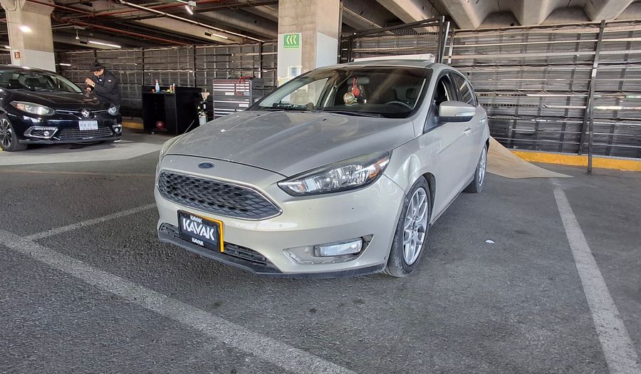 Ford Focus 2.0 SE APPEARENCE AT Hatchback 2015