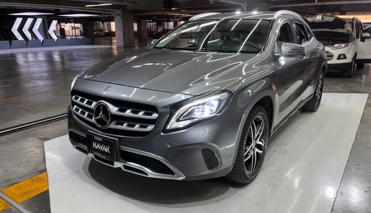 Mercedes Benz • Clase GLA