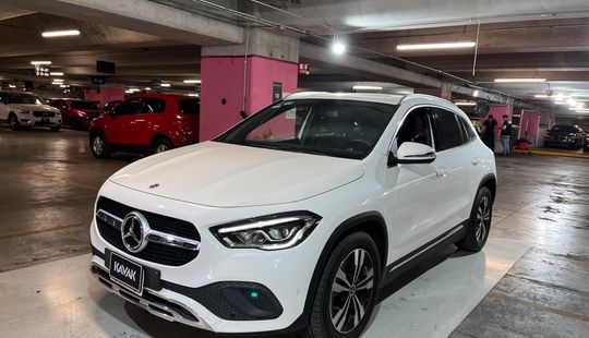 Mercedes Benz • Clase GLA