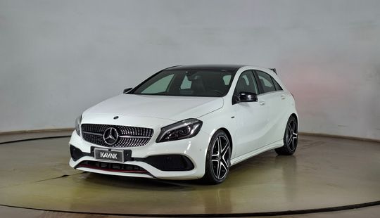 Mercedes Benz • Clase A