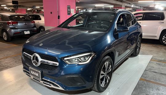 Mercedes Benz • Clase GLA