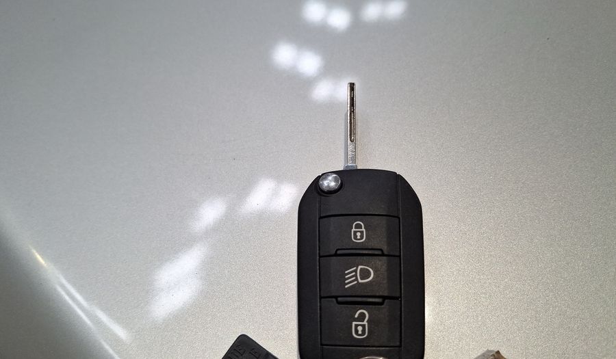 Peugeot 208 1.2 PURETECH 82 HP SIGNATURE Hatchback 2019