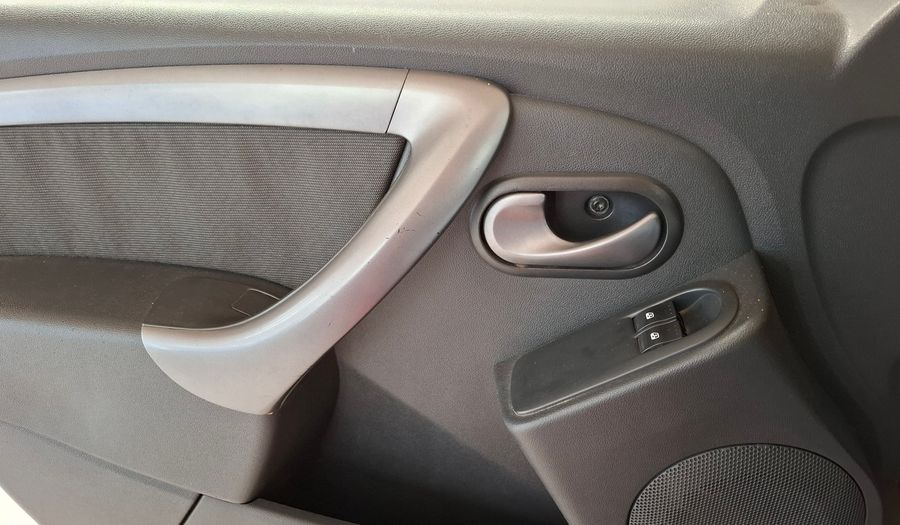 Renault Sandero 1.6 CONFORT MT Hatchback 2012