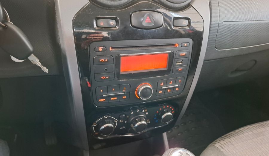 Renault Sandero 1.6 CONFORT MT Hatchback 2012