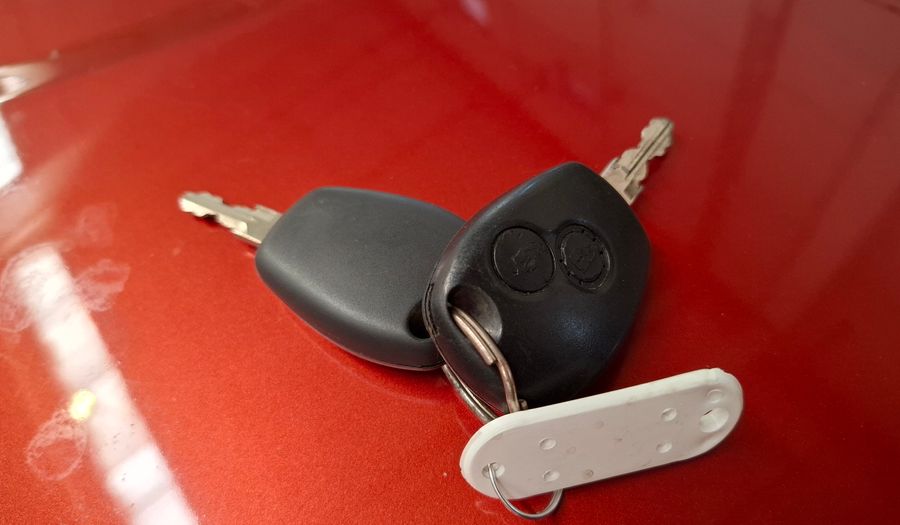 Renault Sandero 1.6 CONFORT MT Hatchback 2012