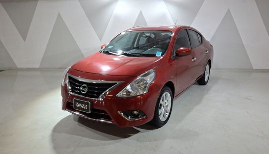 Nissan • Versa
