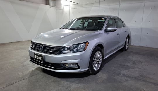 Volkswagen • Passat