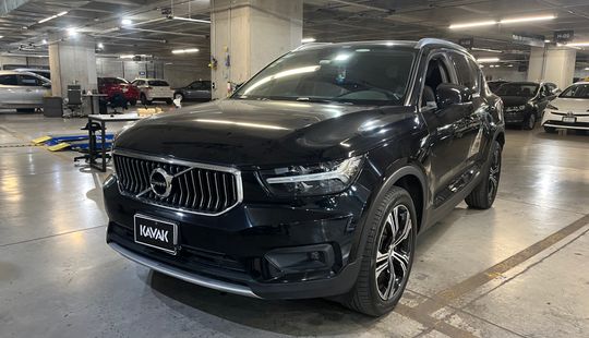 Volvo • XC40