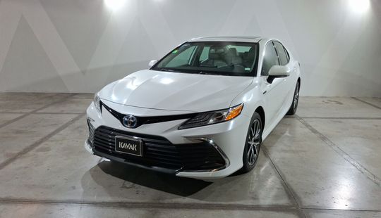 Toyota • Camry