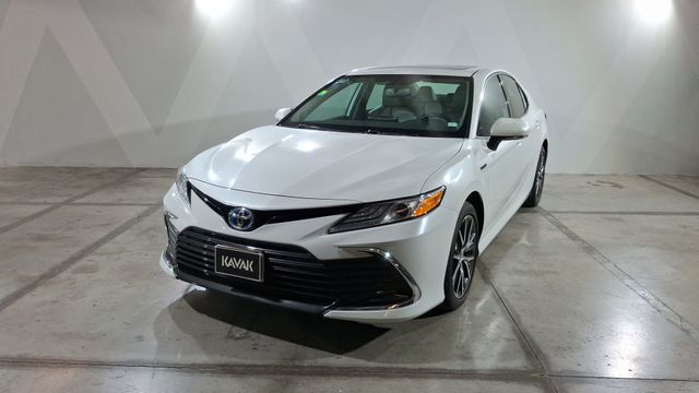 Toyota • Camry