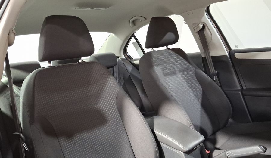 Volkswagen Jetta 2.5 TRENDLINE TIP. Sedan 2016