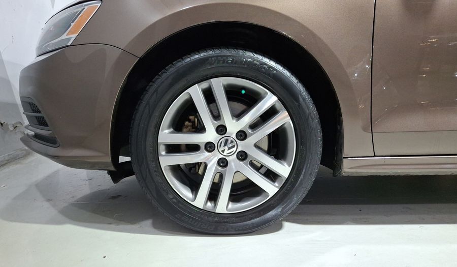 Volkswagen Jetta 2.5 TRENDLINE TIP. Sedan 2016