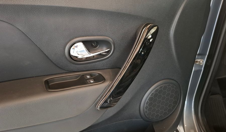 Renault Sandero Stepway 1.6 ZEN Hatchback 2023