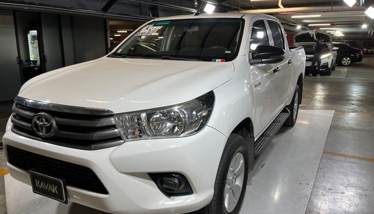 Toyota • Hilux