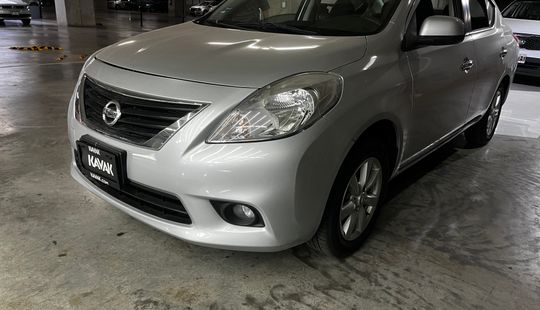 Nissan • Versa