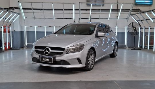 Mercedes Benz • Clase A