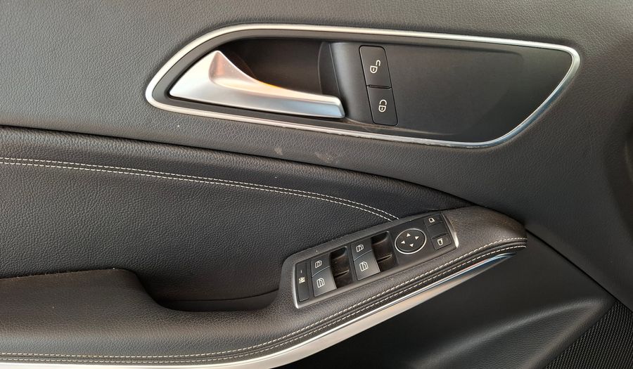 Mercedes Benz Clase A 1.6 A200 URBAN Hatchback 2016