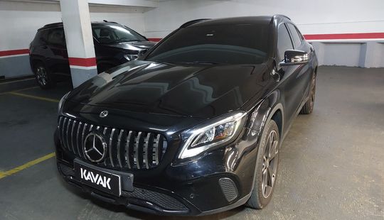 Mercedes Benz • GLA