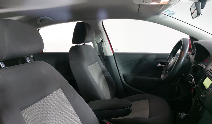 Volkswagen Vento 1.6 ACTIVE TIPTRONIC Sedan 2015