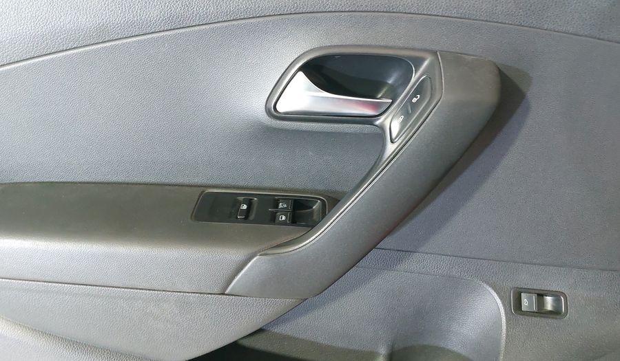 Volkswagen Vento 1.6 ACTIVE TIPTRONIC Sedan 2015