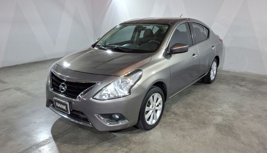Nissan • Versa